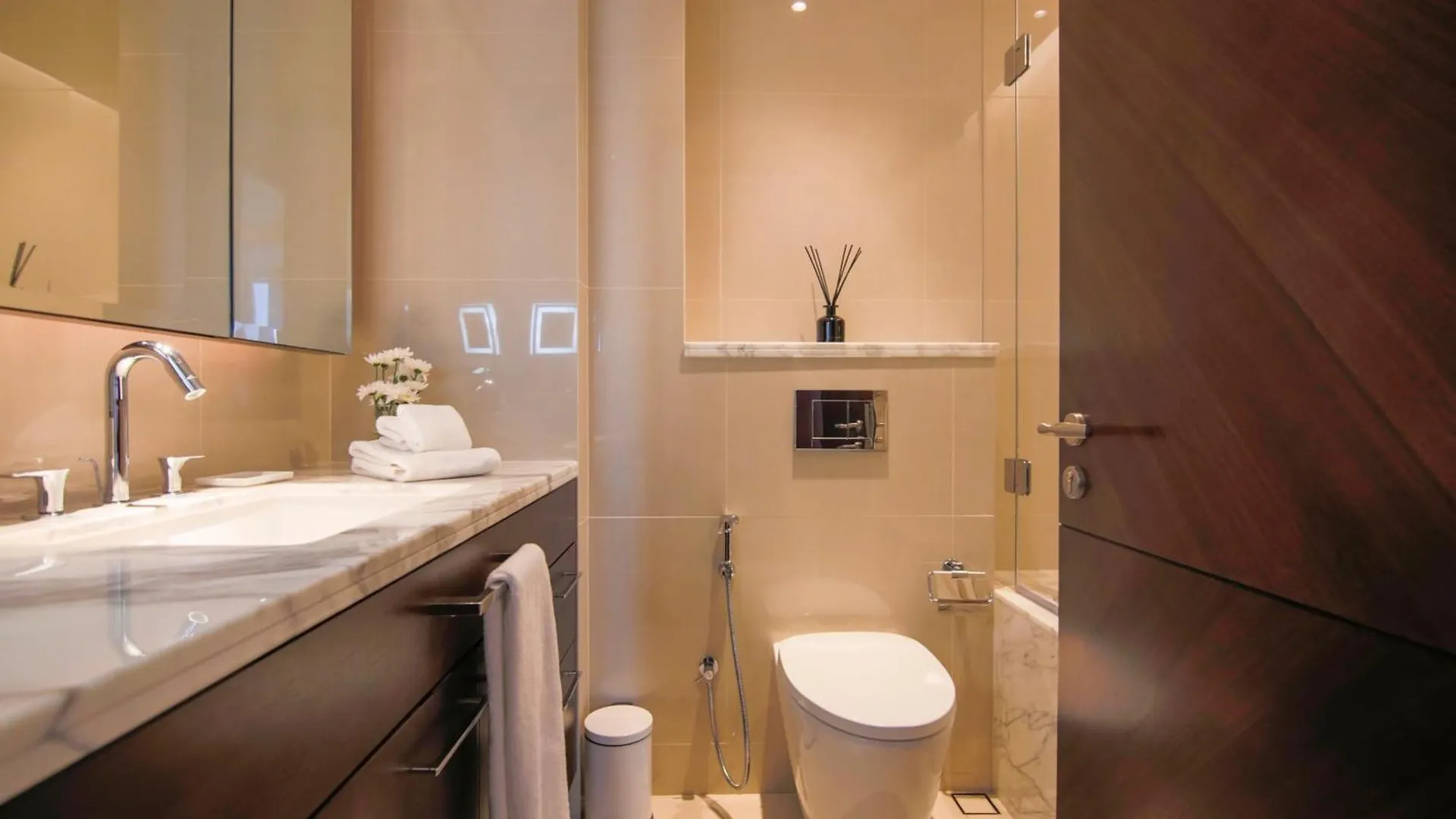 Easemytrip - Spacious Urban Oasis In Address Skyview Tower 2 Dubaï Appartement