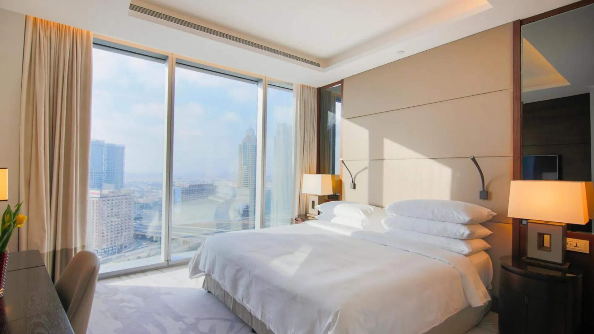 Easemytrip - Spacious Urban Oasis In Address Skyview Tower 2 迪拜 0*,  阿拉伯联合酋长国